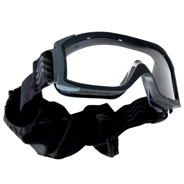 Bolle X1000 tactical bril clear platinum X1NSTDi 4 Nieuwste generatie van laag profiel ballistische brillen Zwart, de X1000 past zich aan volgens de behoeften. De X1000 heeft de mogelijkheid: vervanglenzen voor gebruik met correctie glazen of lenzen voor gebruik zonder correctie glazen. (speciale RX-vorm). De X1000 past onder bijna alle helmen en biedt comfort, aanpassingsvermogen en bescherming. De X1000 is de perfecte bril voor extreme situaties. <strong>Ballistic Resistance STANAG 2920</strong> Heldere lens : V50 220.7 m/s (795km/h) RX heldere lens : V50 212.5 m/s (766km/h) Zonne Lens : V50 217.2 m/s (782km/h) RX zonnelens : V50 216.2 m/s (779km/h) Gele lens : V50 : 215.7 m/s (777km/h) RX gele lens : V50 209.6 m/s (755km/h) <strong>Eigenschappen:</strong> * Panoramisch gezichtsveld * Ballistische lens * Geventileerd montuur * Hoog resistant tpv montuur * Anti-kras, anti-condens coating * Standaard lens of rx lens voor correctiebrillen * Beweegbaar voor helmdragers * Vlug wisselsysteem * Rx adapter geschikt