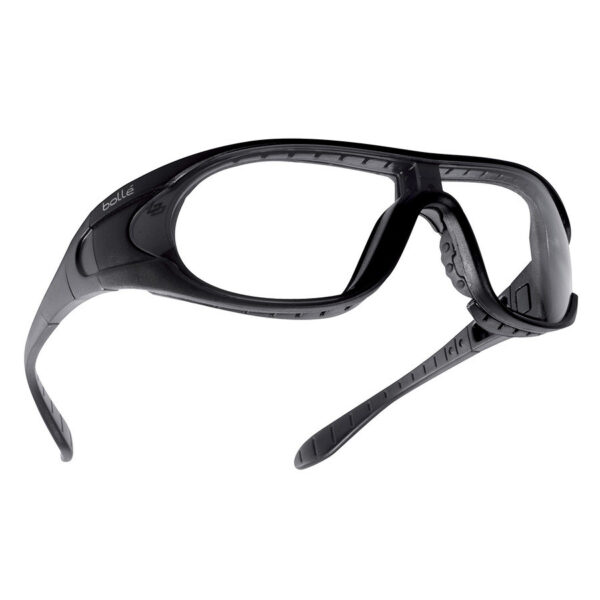 Bolle raider kit bril platinum 111 Verwisselbare lens uit één stuk beschikbaar in helder, zonnelens en gele lens, de Raider bril past zich aan volgens uw noden, geeft een maximale bescherming. Met het systeem van verwisselbare hoofdband en brilveren en de foam, kan je kiezen wat het best geschikt is voor u, <strong>Ballistic Resistance STANAG 2920</strong> Heldere PC lens : V50 193 m/s (695 km/h) Geel PC lens : V50 198 m/s (713 km/h) Grijs PC lens : V50 185m/s (666 km/h) <strong>Eigenschappen:</strong> * Ultra hoge ballistische lens * Foam comfort * Goede afscherming * Een maximum aanpassing: brilveren of elastiek * Anti-kras, anti-condens coating * Geïntegreerde bovenbescherming * Anti-slip neusbrug * Veren versie * Inclusief RX-adapter voor het op sterkte dragen, ideaal voor brildragers <div class="colordesc">zwart</div>