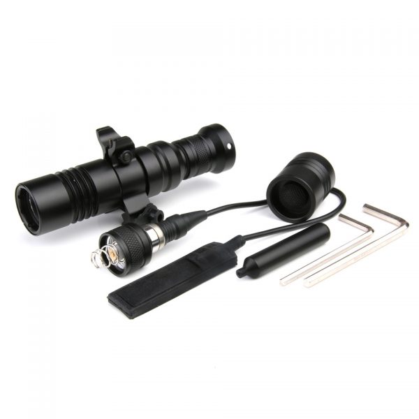 FORE SIGHT LIGHT NE 040302 • CREE XP-E R2 LED generates 230 lumens of blinding white light and continues producing level light for more than 25 minutes. • Tactical switch: The second generation of pressure activated tape switch. • Mounts to any 1913 style rail. • Powered by 1*CR123A or 1*16340(3.7V) Batteries. • Mounts up at the 12 o'clock position • Construction High-strength aerospace aluminum with anodizing; impact-resistant polymer. • Weatherproof O-ring and gasket sealed. <div class="colordesc">zwart</div>
