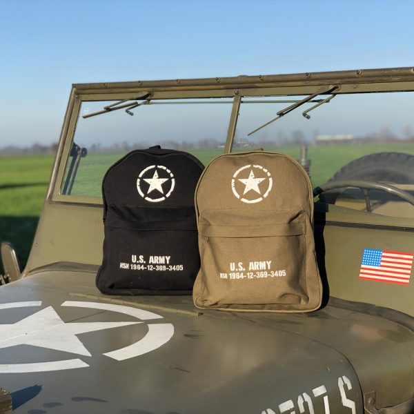 KINDER RUGZAK U.S. ARMY5 <big>Fostex WWII Series kinder rugzak U.S. Army Zwart Een canvas rugzakje met de Amerikaanse Allied Star als opdruk. Leuke vintage leger rugzak voor de kinderen. Perfect voor naar school, het sporten of een dagje uit. Gemaakt van 100% katoen (canvas).</big> <strong>Afmetingen:</strong> <ul> <li><big>lengte: 36cm </big></li> <li><big>breedte: 30cm </big></li> <li><big>diepte: 17cm</big></li> <li><big>Voorvak: 20 x 23 x 5 cm</big></li> </ul>