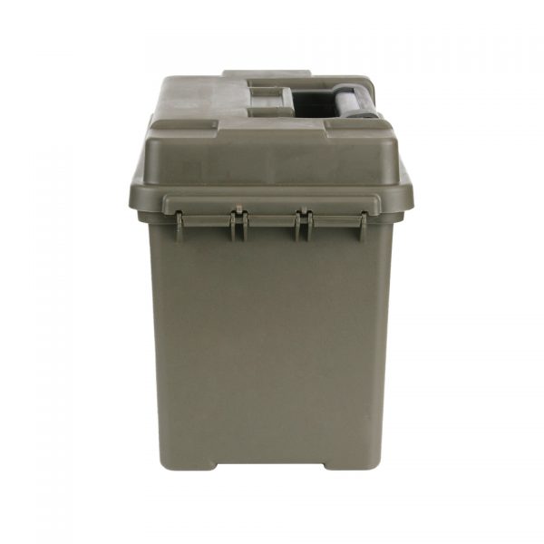 PLASTIC MUNITIEKIST SET5 <strong>Plastic Munitiekist Set – Waterbestendige Opslagkisten</strong> De <strong>plastic munitiekist set</strong> van Fosco Industries is de ideale oplossing voor het veilig opbergen en beschermen van je spullen. Deze robuuste en praktische kistenset bestaat uit een kleine en grote kist, beide voorzien van een <strong>waterbestendige rubberafsluiting</strong>. Perfect voor outdoorliefhebbers, vissers en bushcraftactiviteiten. De kisten beschermen je spullen tegen regen en vocht, maar zijn niet geschikt om volledig onder water te dompelen.