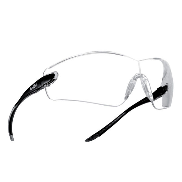 Bolle cobra bril COBPSI clear platinum 28 De veelzijdige, panoramische en doeltreffende bestseller! Goede afscherming zonder enige belemmering voor het zicht, de COBRA biedt een panoramisch gezichtsveld van 180° met een perfecte optische kwaliteit. De mogelijkheid om de poten aan te vervangen door een instelbare band en de optionele foamrand maken van COBRA een uiterst veelzijdig model. <strong>Eigenschappen:</strong> * 1 product = 2 toepassingen * Bescherming bovenzijde * Panoramisch gezichtsveld * Non-slip neusbrug * Rechte poten non-slipcomfort * Uitvoering met poten of band met verwisselbare foamrand * Verstelbare lenshoek * Coating Platinum® (COBFTPSI, COBPSI, COBCSP, COBPSF) <div class="colordesc">blank/neutraal</div>
