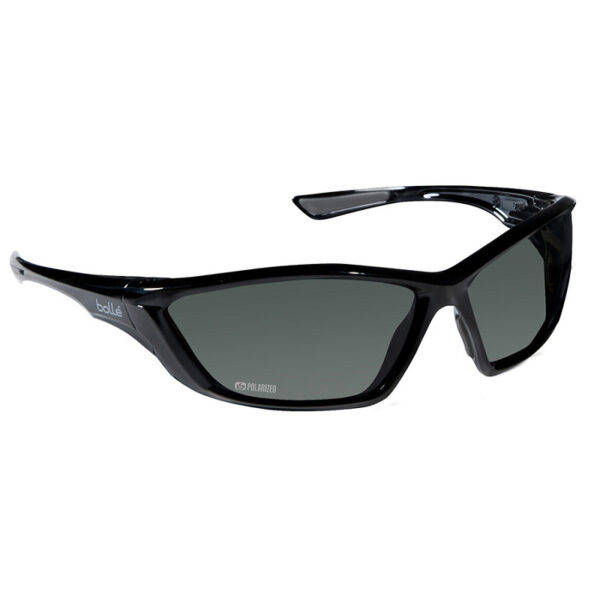 Bolle swat bril SWATPOL polarized 25 Gecertificeerd STANAG 2920 en EN172 Zwart, deze ballistische zonne veiligheidsbril beschermt u tegen alle impacten. Dankzij de anti-slip neusbrug en anti-slip brilveren en zijn extra gebogen design biedt de SWAT u alle comfort en bescherming. SWAT is verkrijgbaar in smoke, polarized en flash zilver. <strong>Eigenschappen: </strong> * Anti-kras, anti-condens coatings * Ultra hoge ballistische lens * Geïntegreerde zijbescherming * Anti-slip en comfort veren * Anti-slip neusbrug * Anti-slip veren Ultra flexible en comfortabel nylonmontuur Ballistic Resistance STANAG 2920 Smoke lens: V50 196 m/s (705 km/h) Polarized lens : V50 183 m/s (659 km/h) Flash Zilver lens : V50 182 m/s (655 km/h)