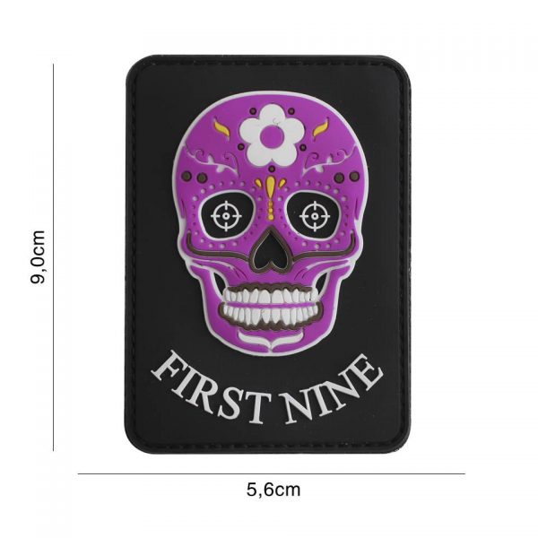 EMBLEEM 3D PVC FIRST NINE RECHTHOEK ROZE 6127 Embleem PVC met klitteband aan de achterzijde.