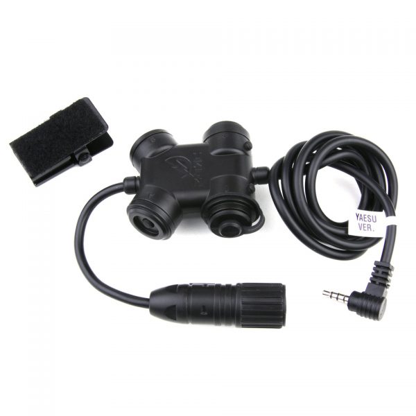 Z130 ZSILYNX YAESU Push-to-Talk knop met klip aan de achterkant voor het bevestigen aan een vest of strap. <div class="colordesc">zwart</div>