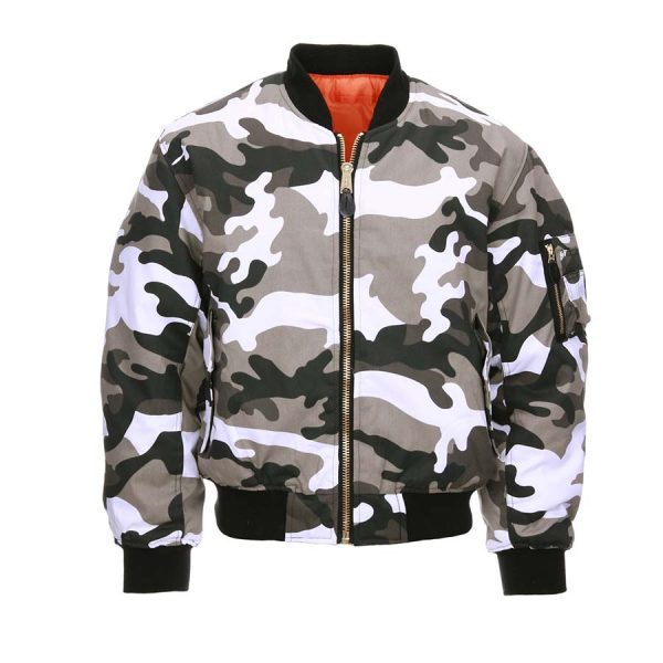 1111214031 MA 1 bomber jack camo3 <big><strong>Fostex Garments® MA-1 Bomber Jack</strong></big> <hr /> <big>Bomber jas Urban gemaakt van 65% polyester en 35% katoen.</big> <big>Voorzien van een lage kraag en 2 grote steekzakken op de voorzijde. </big> <big>De binnenvoering van de jas is oranje van kleur. Deze opvalllende kleur heeft een reden, zo konden piloten die hulp nodig hadden makkelijk gezien worden door hulptroepen. De jas is dus ook binnenstebuiten te dragen.</big> <div></div> <div><strong>Twijfel je over de maat, bestel dan één maatje groter. De jas valt wat kleiner uit.</strong></div> <div><a title="Maattabel" href="https://dump.dev.newagents.nl/wp-content/uploads/2020/04/deDump.nl-Fostex-MA-1-Bomber-Jack-maattabel.pdf" target="_blank" rel="noopener noreferrer"><button><span style="color: #ef471f; font-size: medium;"><strong>Maattabel</strong></span></button></a></div>