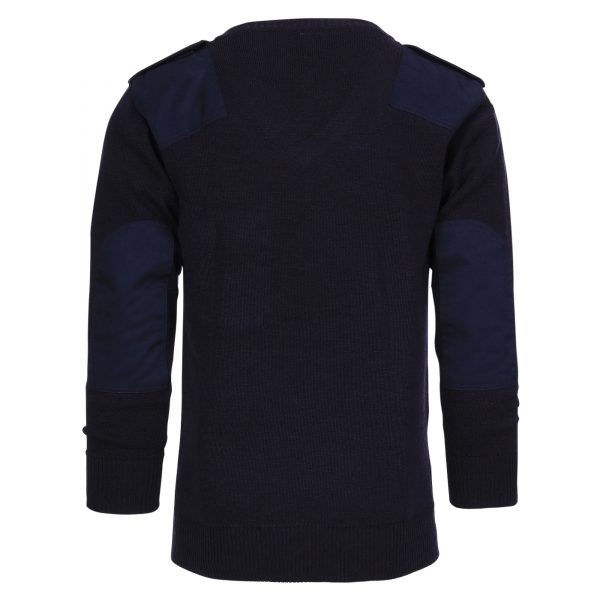 111131335 Trui V hals 50 wol1 Trui V-hals van 50% wol en 50% acryl. Deze trui beschikt over epauletten op de borst en schouders. <div class="colordesc">Blauw</div>