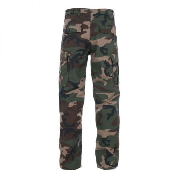 111211 BDU broek woodland 2 <div> <div></div> <div>Ga voor duurzaamheid en comfort met de Fostex Garments® BDU Broek. Lichtgewicht en ideaal voor outdooractiviteiten, werk en security. Met een ruime pasvorm en gemaakt van 65% polyester en 35% katoen, is deze broek een klassieke keuze voor professionals en avonturiers.</div> </div> <div><a title="Maattabel" href="https://dump.dev.newagents.nl/wp-content/uploads/2021/08/Maattabel-BDU-Broek-deDump.nl_.pdf" target="_blank" rel="noopener noreferrer"> <button><span style="color: #ef471f; font-size: medium;"><strong>Maattabel</strong></span></button></a></div> <div><b>Bij twijfel bestel een maatje kleiner, de broeken vallen groot en breed om de taille uit! Daarnaast </b><strong>adviseren wij de volgende koppelriem mee te bestellen(link):<em> </em><a href="https://dump.dev.newagents.nl/product/tropenkoppel-breed-2/">» Fostex Tropenkoppel Breed «</a></strong></div>