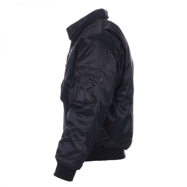 1224111 CWU heavy jack zwart1 <big>CWU jas heavy, mooie stevige gewatteerde vliegeniersjas Zwart.</big> <strong>Samenstelling materiaal:</strong> Shell: 100% nylon Padding: 100% polyester <strong>Kenmerken Jas:</strong> <ul> <li><big>Met kraag en groen gestikte voering.</big></li> <li><big>2 steekzakken met sluiting. </big></li> <li><big>Gebreide boorden aan mouw en heup. </big></li> <li><big>2 binnenzakken met ritssluiting. </big></li> <li><big>Armvakje met penhouders.</big></li> <li><big>Embleem met klittenband, makkelijk te wisselen voor eigen embleem.</big></li> </ul> <a title="Maattabel" href="https://dump.dev.newagents.nl/wp-content/uploads/2022/06/CWU-heavy-jack-maattabel.pdf" target="_blank" rel="noopener noreferrer"><button><span style="color: #ef471f; font-size: medium;"><strong>Maattabel</strong></span></button></a>