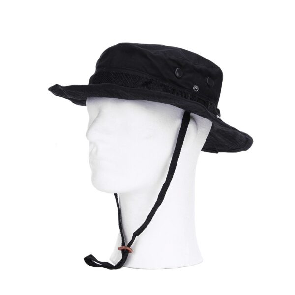 Bush hoed met memory wire3 De <strong>101 INC Bush Hoed</strong> is een veelzijdige en aanpasbare hoed, perfect voor outdooractiviteiten, kamperen, en survivaltochten. Gemaakt van een duurzame mix van <strong>65% polyester en 35% katoen</strong>, is deze hoed lichtgewicht, comfortabel, en bestand tegen diverse weersomstandigheden. Een uniek kenmerk van deze hoed is de <strong>memory wire</strong> in de rand, waarmee je de hoed volledig naar wens kunt modelleren of plooien. Hierdoor kun je de hoed aanpassen aan je persoonlijke stijl of aan specifieke omstandigheden, zoals het bieden van extra schaduw of een betere pasvorm. <ul> <li><strong>Memory wire:</strong> Dankzij de interne metaaldraad is de rand van de hoed gemakkelijk te modelleren naar jouw voorkeur.</li> <li><strong>Lichtgewicht en duurzaam:</strong> Gemaakt van een sterke, onderhoudsvriendelijke mix van polyester en katoen.</li> <li><strong>Veelzijdig ontwerp:</strong> Geschikt voor outdooractiviteiten, survivaltochten, en casual gebruik.</li> <li><strong>Comfortabel:</strong> Zacht en ademend materiaal, ideaal voor langdurig gebruik in warme of uitdagende omgevingen.</li> </ul> <strong>Gewicht (gr):</strong> 120 <strong>Merk:</strong> 101 INC <strong>Materiaal:</strong> 65% polyester en 35% katoen