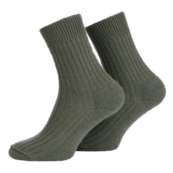 Pr. Boru sokken groen Ervaar het ultieme comfort met de Boru Sokken Groen. Deze sokken zijn gemaakt van een hoogwaardige materiaalsamenstelling: 50% wol, 30% poly/acryl en 20% polyamide. Ze zijn voorzien van een badstofzool die zorgt voor extra comfort tijdens het dragen. Daarnaast hebben de sokken geen voelbare teennaad, waardoor irritatie en blaarvorming worden voorkomen. De Boru Sokken zijn niet alleen comfortabel, maar ook gemakkelijk te onderhouden. Dankzij de materiaalsamenstelling zijn ze eenvoudig te wassen en blijven ze langdurig in topconditie. Deze sokken zijn ideaal voor zowel werk als wandelingen. Ze bieden de juiste ondersteuning en bescherming voor je voeten, zodat je de hele dag comfortabel kunt blijven bewegen. Kenmerken: <ul> <li>Badstofzool voor extra comfort</li> <li>Geen voelbare teennaad om irritatie en blaarvorming te voorkomen</li> <li>Machine wasbaar voor eenvoudig onderhoud</li> <li>Verkrijgbaar in 5 kleuren</li> </ul> Kies voor comfort en duurzaamheid met de Boru Sokken. Bestel nu bij DeDump.nl en geniet van comfortabele voeten tijdens je werk en wandelingen.