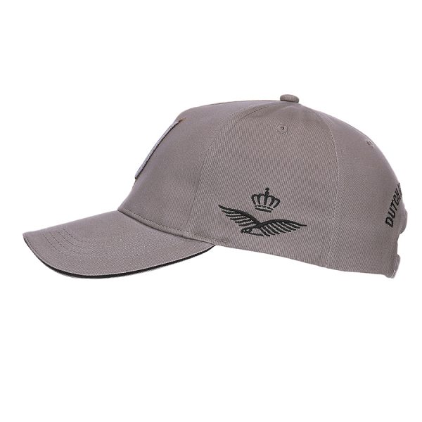 1111215100 Baseball veterans cap KLu2 <big><strong>Fostex Garments® Veteranen Cap Koninklijke Luchtmacht (KLU)</strong></big> <hr /> <big>Een mooie cap voor de Nederlandse veteraan of gewoon als verzamelaar. Verzamel deze unieke serie veteranen caps van onze vier onderdelen binnen de Nederlandse strijdkrachten.</big> Cap is volledig verstelbaar via een clip-sluiting aan de achterzijde. <strong>Kleur: </strong>Grijs <strong>Materiaal: </strong>100% katoen grijs