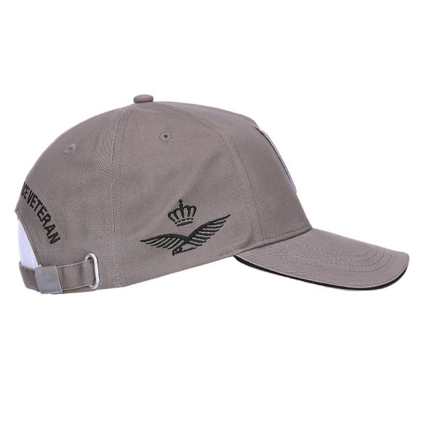1111215100 Baseball veterans cap KLu3 <big><strong>Fostex Garments® Veteranen Cap Koninklijke Luchtmacht (KLU)</strong></big> <hr /> <big>Een mooie cap voor de Nederlandse veteraan of gewoon als verzamelaar. Verzamel deze unieke serie veteranen caps van onze vier onderdelen binnen de Nederlandse strijdkrachten.</big> Cap is volledig verstelbaar via een clip-sluiting aan de achterzijde. <strong>Kleur: </strong>Grijs <strong>Materiaal: </strong>100% katoen grijs