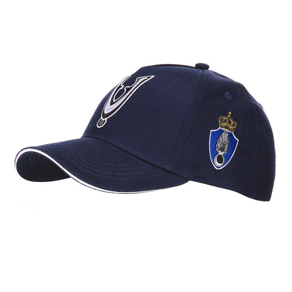 1111215101 Baseball veterans cap KMar <big><strong>Fostex Garments® Veteranen Cap Koninklijke Marechaussee</strong></big> <hr /> <big>Een mooie cap voor de Nederlandse veteraan of gewoon als verzamelaar. Verzamel deze unieke serie veteranen caps van onze vier onderdelen binnen de Nederlandse strijdkrachten.</big> Cap is volledig verstelbaar via een clip-sluiting aan de achterzijde. <strong>Kleur: </strong>Donker blauw <strong>Materiaal: </strong>100% katoen blauw