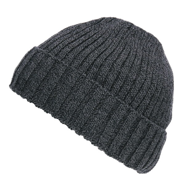 214318 Beanie muts7 <big>Deze beanie Grijs is ideaal voor de extreem koude seizoenen. ​Dankzij de fleece voering, blijft het hoofd erg warm terwijl het nog steeds comfortabel zit.</big> <big><strong>Materiaal:</strong> Gebreid, gemaakt van 100% Acryl, voering gemaakt van 100% Polyester. <strong>Maat: </strong>One size fits all</big> <ul> <li>Gebreid</li> <li>Fleece voering</li> <li>Ademend</li> <li>Goed isolerend</li> <li>Gewicht 125 gr</li> </ul>