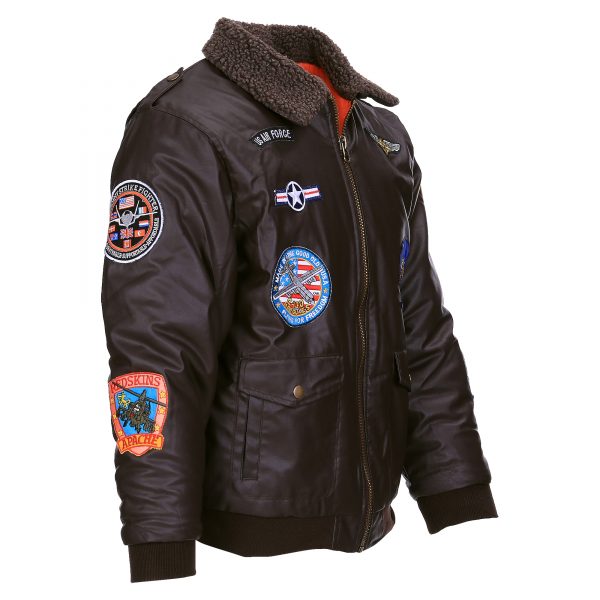 111121430 Kinder flight jacket PU leder2 <big>Dit kinder flight jack Bruin is gebaseerd op de vliegeniers jassen van de Amerikaanse piloten uit de jaren 50. Deze stoere kinderjas is gemaakt van PU leder en is voorzien van diverse luchtmacht emblemen. Tevens is de jas voorzien van 2 steekzakken aan de voorzijde en een imitatie bontkraag zodat het ook tijdens de koudere dagen gedragen kan worden. Geschikt voor weertype herfst/winter.</big> <strong>Buitenmateriaal:</strong> van 100% PU leder <strong>Binnenmateriaal: </strong>90% katoen en 10% polyester <strong>Voering:</strong> 100% polyester <strong>Kenmerken:</strong> <ul> <li><big>2 steekzakken aan de voorzijde</big></li> <li><big>Voorzien van diverse luchtvaart emblemen</big></li> <li><big>Imitatie bontkraag</big></li> </ul> <a title="Maattabel" href="https://dump.dev.newagents.nl/wp-content/uploads/2021/10/121430-Kinder-flight-jacket-PU-leder.pdf" target="_blank" rel="noopener noreferrer"><button><span style="color: #ef471f; font-size: medium;"><strong>Maattabel</strong></span></button></a> <table border="0" align="left"> <tbody> <tr> <td><strong>Kindermaten</strong></td> <td><strong>Maat kleding Kinderen</strong></td> <td></td> </tr> <tr> <td>92</td> <td><strong>XXS</strong></td> <td></td> </tr> <tr> <td>104</td> <td><strong>XS</strong></td> <td></td> </tr> <tr> <td>116</td> <td><strong>S</strong></td> <td></td> </tr> <tr> <td>128</td> <td><strong>M</strong></td> <td></td> </tr> <tr> <td>140</td> <td><strong>L</strong></td> <td></td> </tr> <tr> <td>152</td> <td><strong>XL</strong></td> <td></td> </tr> <tr> <td>164</td> <td><strong>XXL</strong></td> <td></td> </tr> <tr> <td>176</td> <td><strong>XXXL</strong></td> </tr> </tbody> </table>