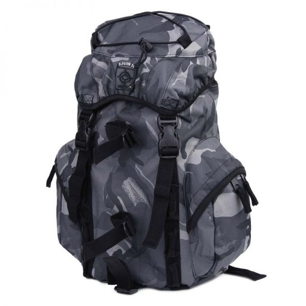 351630 Rugzak recon 15 Ltr. night camo Rugzak recon 15 Ltr. van 100% nylon. De rugzak is getest onder zware omstandigheden en is water bestendig dankzij een ingebouwde regenhoes. <strong>Afmeting: </strong>24 x 15 x 40 cm. <div> <div class="colorimg">Night Camo</div> </div>
