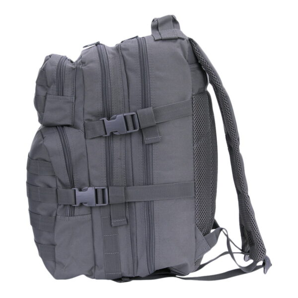 351710 Rugzak US assault LQ13168A112 Ontdek de 101 INC® US Assault Rugzak - een stoere daypack met 25 liter inhoud, ideaal voor dagtrips, school of woon-werkverkeer. Lichtgewicht met comfortabele padding, verstelbare draagstraps, Molle systeem, 4 ritsvakken, en laptopruimte. Gemaakt van duurzaam 100% polyester.