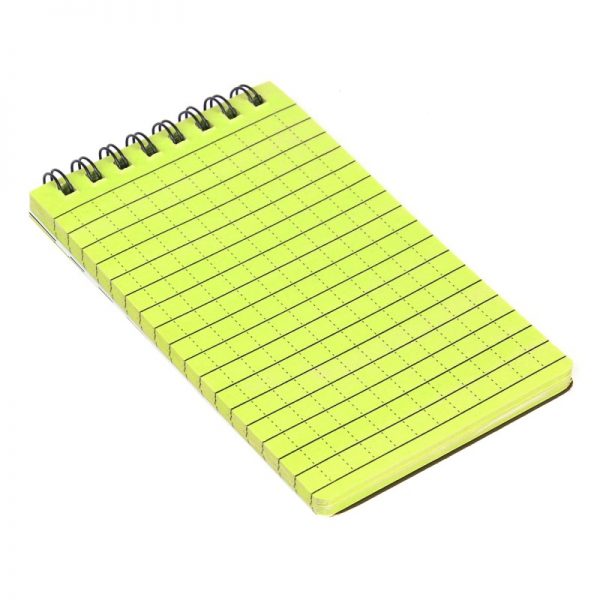 419232 Notitieblok Normandy all weather klein1 Waterdicht notitieboek. Voor de veeleisende avonturier. Dit duurzame en waterdichte notitieboek is een essentieel product tijdens outdoor-activiteiten. Hoe hard het ook regent, u kunt altijd uw notities noteren. Afmeting: 12,7 x 7,6 cm. Groen