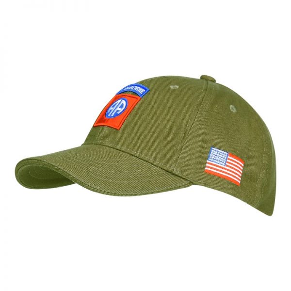 215151 224 Baseball cap 82nd Airborne Toon je trots met de Baseball Cap 82nd Airborne, voorzien van het iconische logo op de voorkant en de Amerikaanse vlag op de zijkant. Vervaardigd uit duurzaam katoen is deze pet geliefd bij alle leeftijden en wordt vaak als verzamelobject gekocht.