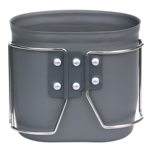 311081 BCB Crusader Cup Canteen MK 2 1 Litre CN540C1 <big>De nieuwste Crusader Cup is groter maar lichter dan zijn voorganger met een nieuw ontworpen basis die is geoptimaliseerd om de maximale hoeveelheid warmte van de bijgewerkte Crusader Cooker Mk 2 (apart verkrijgbaar) op te vangen. Dit hoogwaardige kookgerei is gemaakt van aluminium met een harde afwerking die niet reflecteert, geen plakker heeft en gemakkelijk schoon te maken is. De drinkbeker is zo ontworpen dat deze onder de NATO (58 patroon) waterfles past als onderdeel van het Crusader II Kooksysteem. Kan ook als kookpot worden gebruikt.</big> <strong><big>Details:</big></strong> <ul> <li><big>Past veilig op de integrale arm van de Crusader MK 2 Field Cooker.</big></li> <li><big>Harde duurzame hittebestendige matte afwerking</big></li> <li><big>Roestvrij stalen handgrepen</big></li> <li><big>Geïsoleerde, anti-verbrandingsrand aan de beker</big></li> <li><big>Snelle kooktijd: 5 minuten voor 500ml</big></li> <li><big>Ook voorzien van 0,25 L en 0,5L markeringen.</big></li> <li><big>Groot genoeg voor grote boil-in-the-bag zakjes of voor een brew up.</big></li> <li><big>Afmetingen: 13,7 x 10,2 x 10 cm</big></li> </ul>