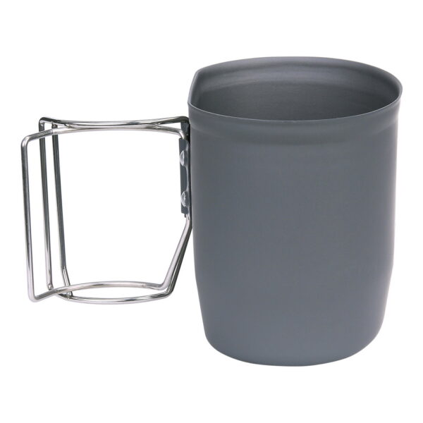 311081 BCB Crusader Cup Canteen MK 2 1 Litre CN540C2 <big>De nieuwste Crusader Cup is groter maar lichter dan zijn voorganger met een nieuw ontworpen basis die is geoptimaliseerd om de maximale hoeveelheid warmte van de bijgewerkte Crusader Cooker Mk 2 (apart verkrijgbaar) op te vangen. Dit hoogwaardige kookgerei is gemaakt van aluminium met een harde afwerking die niet reflecteert, geen plakker heeft en gemakkelijk schoon te maken is. De drinkbeker is zo ontworpen dat deze onder de NATO (58 patroon) waterfles past als onderdeel van het Crusader II Kooksysteem. Kan ook als kookpot worden gebruikt.</big> <strong><big>Details:</big></strong> <ul> <li><big>Past veilig op de integrale arm van de Crusader MK 2 Field Cooker.</big></li> <li><big>Harde duurzame hittebestendige matte afwerking</big></li> <li><big>Roestvrij stalen handgrepen</big></li> <li><big>Geïsoleerde, anti-verbrandingsrand aan de beker</big></li> <li><big>Snelle kooktijd: 5 minuten voor 500ml</big></li> <li><big>Ook voorzien van 0,25 L en 0,5L markeringen.</big></li> <li><big>Groot genoeg voor grote boil-in-the-bag zakjes of voor een brew up.</big></li> <li><big>Afmetingen: 13,7 x 10,2 x 10 cm</big></li> </ul>