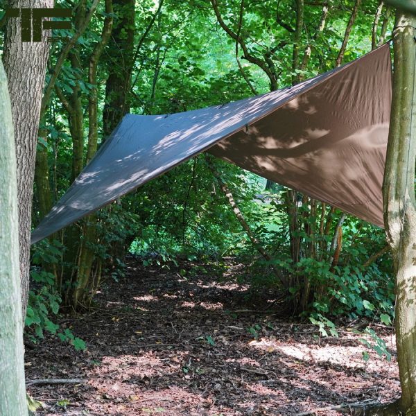 319562 TF 2215 Tarp <strong><big>TF-2215 Tarp </big></strong> <hr /> <big>Deze lichtgewicht tarp Olive Drab is ontworpen voor actieve outdoor mensen die graag de wildernis in trekken. Met de TF-2215 tarp kun je in no time een tijdelijk onderkomen maken. Het zeil is ideaal voor diverse buitensport activiteiten zoals trekking, vissen/jacht of als nood onderkomen.</big> <big>De tarp is gemaakt van 210T polyester rip-stop met PP webbing voor het buitenkant. Polyester oxford met PP-band voor buitenzak.</big> <strong>Afmeting zeil:</strong> 3 x 3 meter (10x10 feet) <strong>Tarp is verpakt in een pouch met Molle systeem en heeft de volgende inhoud:</strong> <ul> <li><big>1x Tarp / zeil 3 x 3 m</big></li> <li><big>6x aluminium haring</big></li> <li><big>1x touw 12m (zelf op maat te knippen)</big></li> </ul> <big><strong>Kenmerken:</strong></big> <ul> <li><big>Drukknopen zodat het gemakkelijker bij elkaar blijft en op te vouwen is.</big></li> <li><big>Inclusief Molle foudraal om het gemakkelijk op te bergen</big></li> <li><big>Te bevestigen aan elke Molle compatible rugzak</big></li> <li><big>Verstevigde hoeken met O-ringen en lussen met D-ringen</big></li> </ul> 210T polyester rip-stop met PP webbing &nbsp;