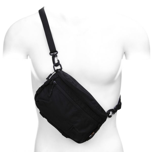 359384 TF 2215 EDC schouder heuptas zwart <big>Deze TF-2215 tas is de ideale EDC (Everyday Carry) tas voor dagelijks gebruik. Het is ook je perfecte reisgenoot, omdat  al je dagelijke  benodigdheden erin passen, zoals je smartphone, paspoort, vliegtickets, powerbank, USB-kabels, medicijnen, zakmes, etc. Deze tas kan zowel als schouder- of als heuptas gedragen worden en is voorzien van een afneembare draagriem.</big> <big><strong>Kenmerken:</strong></big> <ul> <li><big>Gemaakt van duurzaam Cordura 500D-materiaal</big></li> <li><big>Afneembare schouder / tailleband</big></li> <li><big>Afmetingen: 23 x 15 x 8 cm</big></li> <li><big>1 hoofd compartiment met ritsluiting</big></li> <li><big>2 externe compartimenten met ritssluiting</big></li> <li><big>1 intern vak met ritssluiting</big></li> <li><big>6 lusjes aan de zijkanten en onderkant om verschillende items te kunnen bevestigen</big></li> </ul> Zwart