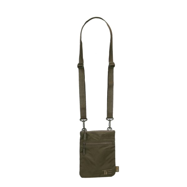 359560 TF 2215 EDC document tasje <big>Deze TF-2215 EDC-documenten tas is de ideale tas voor dagelijks gebruik (EDC) of voor reizen, omdat al je belangrijke benodigdheden erin passen, zoals een smartphone, paspoort, portemonnee, vliegtickets, entrée-kaartjes,pennen, etc. Deze tas is voorzien van een afneembare schouderband.</big> <big><strong>Kenmerken:</strong></big> <ul> <li><big>Gemaakt van duurzaam Cordura 500D materiaal</big></li> <li><big>Afneembare schouderband</big></li> <li><big>Afmetingen: 21 x 15 cm</big></li> <li><big>1 hoofdvak met ritssluiting</big></li> <li><big>1 extern vak met ritssluiting</big></li> </ul> Ranger Green