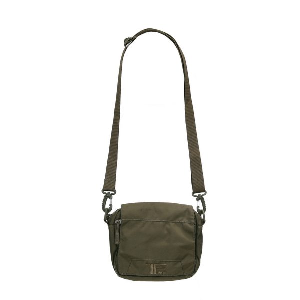 359561 TF 2215 EDC schouder tasje <big>Deze TF-2215 tas is de ideale EDC (Everyday Carry) tas voor dagelijks gebruik. Het is ook je perfecte reisgenoot, omdat al je dagelijke  benodigdheden erin passen, zoals je smartphone, paspoort, vliegtickets, powerbank, USB-kabels, medicijnen, zakmes, etc. Deze tas heeft een afneembare draagriem.</big> <big><strong>Kenmerken:</strong></big> <ul> <li><big>Gemaakt van duurzaam Cordura 500D-materiaal</big></li> <li><big>Afneembare schouderband</big></li> <li><big>Afmetingen: 19 x 16 x 6 cm</big></li> <li><big>1 hoofd compartiment met ritsluiting + intern net vak en afsluiting via een flap met klittenband</big></li> <li><big>1 extern vak met ritssluiting</big></li> </ul> Ranger Green