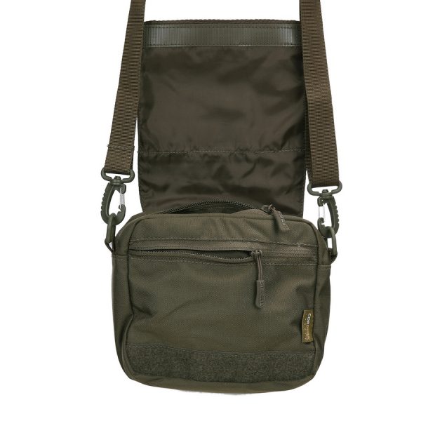 359561 TF 2215 EDC schouder tasje1 <big>Deze TF-2215 tas is de ideale EDC (Everyday Carry) tas voor dagelijks gebruik. Het is ook je perfecte reisgenoot, omdat al je dagelijke  benodigdheden erin passen, zoals je smartphone, paspoort, vliegtickets, powerbank, USB-kabels, medicijnen, zakmes, etc. Deze tas heeft een afneembare draagriem.</big> <big><strong>Kenmerken:</strong></big> <ul> <li><big>Gemaakt van duurzaam Cordura 500D-materiaal</big></li> <li><big>Afneembare schouderband</big></li> <li><big>Afmetingen: 19 x 16 x 6 cm</big></li> <li><big>1 hoofd compartiment met ritsluiting + intern net vak en afsluiting via een flap met klittenband</big></li> <li><big>1 extern vak met ritssluiting</big></li> </ul> Ranger Green