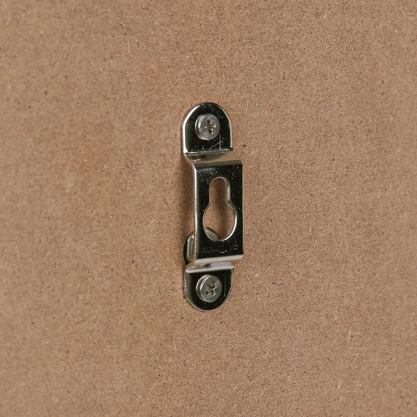 416100 Flesopener muur Two Wheels 52 Flesopener om aan de wand te hangen. De flesopener is voorzien van een metalen opener en een metalen opvangbakje voor de doppen. Het houten paneel is voorzien van een leuke bedrukte print/tekst en aan de achterzijde zit een metaal ophangsysteem zodat de flesopener direct opgehangen kan worden. Leuk voor in huis, in de schuur of bijvoorbeeld veranda. <strong>Afmeting flesopener:</strong> 30 x 12 cm <strong>Afmeting opvangbak:</strong> 12 x 9 x 5,5 cm.