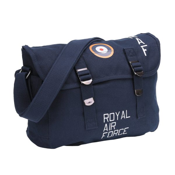 353641 Pukkel Royal Air Force <h3 data-start="0" data-end="65"><strong data-start="4" data-end="57">Fostex WWII Series – Pukkel Royal Air Force (RAF)</strong> ️✈️</h3> <p data-start="67" data-end="404">De <strong data-start="70" data-end="103">Fostex WWII Series Pukkel RAF</strong> is een <strong data-start="111" data-end="145">authentieke canvas schoudertas</strong> met een stoere <strong data-start="161" data-end="198">Royal Air Force (RAF) WWII-opdruk</strong>. Deze klassieke <strong data-start="215" data-end="241">militaire stijl pukkel</strong> is geïnspireerd op de uitrusting van de Britse luchtmacht en is perfect voor <strong data-start="319" data-end="401">dagelijks gebruik, outdoor avonturen of als verzamelitem voor WOII-liefhebbers</strong>.</p> <p data-start="406" data-end="599">Gemaakt van <strong data-start="418" data-end="447">100% stevig canvas katoen</strong>, biedt deze tas een <strong data-start="468" data-end="499">duurzaam en robuust ontwerp</strong>, ideaal voor het <strong data-start="517" data-end="596">vervoeren van persoonlijke spullen, boeken, gadgets en andere benodigdheden</strong>.</p>