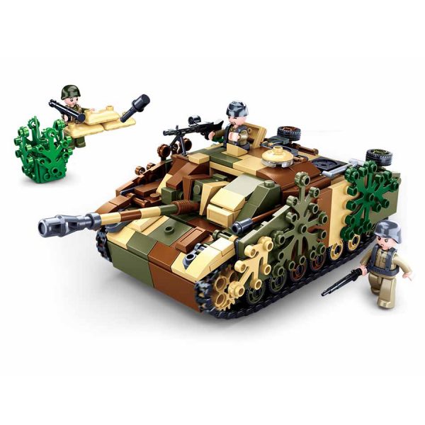 413300 Sluban Camouflages Tank M38 B0858 16074 <big>Deze set heet Sluban de veldslag en heeft als thema WWII. De set bestaat uit voertuigen, vliegtuigen en accessoires die elkaars tegenpolen waren in de Tweede Wereld Oorlog. </big> <big>Sluban is hét merk met leger gerelateerde bouwsets. Sluban is een van de weinige aanbieders van bouwstenen die legerartikelen in haar assortiment heeft. Het voordeel van Sluban is dat het ook compatibel is met andere grote bouwsteenmerken, je hoeft je dus geen zorgen te maken dat sluban niet past op je andere bouwsteenmerken.</big> <big><strong>Inhoud set:</strong> Aantal minifiguren: 2 Aantal blokjes: 524 Doosafmeting (BxHxD): 42.5 x 28.5 x 6.7 cm Moeilijkheidsgraad: Gemiddeld (vanaf 6 jaar)</big>