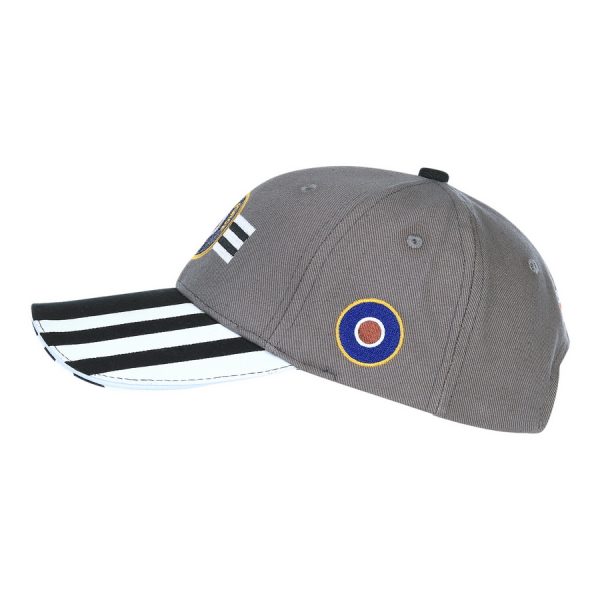 215082 Baseball cap Royal Air Force Invasion Stripes 3D3 <big><strong>Fostex Garments® RAF Invansion Stripes Baseball Cap   </strong></big> <hr /> <big>Baseball cap met als opdruk het RAF logo uit WWII en de bekende D-Day Invasion Stripes welke te zien waren op alle geallieerde vliegtuigen. De baseball cap heeft 3D geborduurde tekst en is verstelbaar aan de achterzijde. De pasvorm van de baseball cap is perfect welke zorgt voor optimaal comfort. <strong>Materiaal:</strong> 100% katoen <strong>Maat: </strong>One size fits all <strong>EAN Code: </strong>8719298252498</big> Grijs