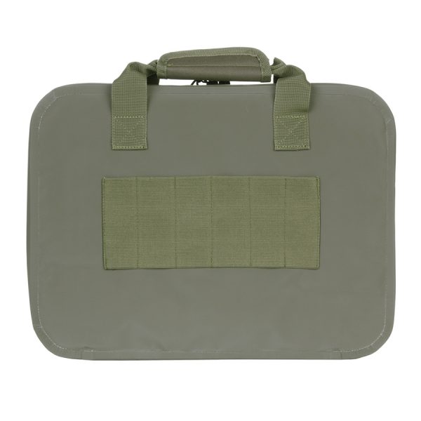 359391 Laptop pistol soft case6 Waterdichte tablet/laptop/pistool tas gemaakt van 100% PVC. Deze veelzijdige waterdichte hoes is groot genoeg voor alle soorten pistolen (zelfs met langere vaten) of zelfs voor tablets en kleine laptops. Door de opvulling en het waterdichte materiaal en de ritsen is deze tas de perfecte partner om uw dure spullen te vervoeren, te beschermen of op te slaan. <strong>Afmeting:</strong> 40 x 30 x 5 cm Groen &nbsp;