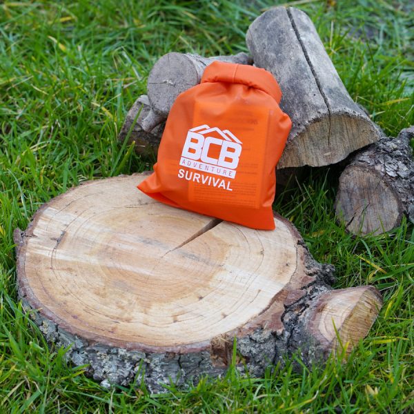 469478 BCB Survival essential kit CK7017 <ul> <li><strong>Afmetingen:</strong> 160 x 230 mm</li> <li><strong>Gewicht:</strong> 360 g</li> <li><strong>Materiaal tas:</strong> Gesiliconiseerd 40D ripstop nylon met waterdichte PU-coating</li> <li><strong>Kleur:</strong> Oranje</li> </ul> <hr /> <h3><strong>Waarom kiezen voor de BCB Noodpakket Droogtas CK701?</strong></h3> ✔ <strong>Compact en lichtgewicht:</strong> Makkelijk mee te nemen zonder extra gewicht toe te voegen. ✔ <strong>Waterdichte verpakking:</strong> Houdt de inhoud veilig, droog en beschermd tegen de elementen. ✔ <strong>Multifunctionele tools:</strong> Biedt alles wat je nodig hebt om noodsituaties aan te pakken. ✔ <strong>Duurzaam ontwerp:</strong> Gemaakt van hoogwaardige materialen die bestand zijn tegen zware omstandigheden. ✔ <strong>Goed georganiseerd:</strong> Alle essentiële overlevingsitems in één handige tas. Met de <strong>BCB Noodpakket Droogtas CK701</strong> ben je volledig voorbereid op onverwachte situaties, of je nu onderweg bent, kampeert, of jezelf voorbereidt op noodsituaties!