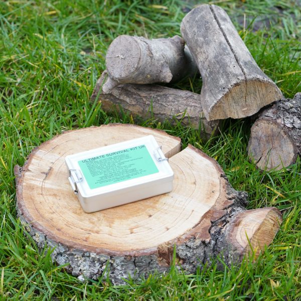 469481 BCB Ultimate survival kit CK004A5 <ul> <li><strong>Afmetingen:</strong> 13 x 9,5 x 3 cm</li> <li><strong>Gewicht:</strong> 306 g</li> <li><strong>Let op:</strong> Niet te verkopen aan personen onder de 18 jaar.</li> </ul> <h3>Waarom kiezen voor de BCB Complete Survival Kit?</h3> <ul> <li><strong>Compact en draagbaar:</strong> Ideaal voor hikes, noodsituaties of avontuurlijke reizen.</li> <li><strong>Waterdicht ontwerp:</strong> Houdt alle items droog en beschermd.</li> <li><strong>Uitgebreide inhoud:</strong> Bevat 23 essentiële survivalitems voor diverse noodsituaties.</li> <li><strong>Betrouwbaarheid:</strong> Gemaakt door BCB, een vertrouwd merk op het gebied van survivaluitrusting.</li> </ul> Ga goed voorbereid op pad met de <strong>BCB Complete Survival Kit CK004A</strong>!