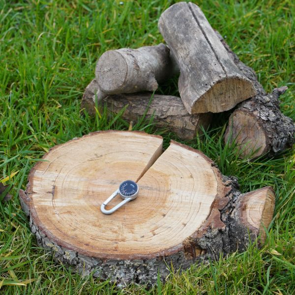 259137 BCB karabijnhaak 3 in 1 CK3103 <big>Karabijnhaak, kompass en thermometer in 1 Deze karabijnhaak is ideaal voor backpacken of outdoor avonturen. </big> <big><strong>Kenmerken:</strong></big> <ul> <li><big>Metalen hoes</big></li> <li><big>Zink legering</big></li> <li><big>Vloeistof gevuld met lichtgevende wijzerplaat om 's nachts gemakkelijk af te lezen</big></li> </ul> <big><strong>Afmeting: </strong>7 x 3 x 1,5 </big>