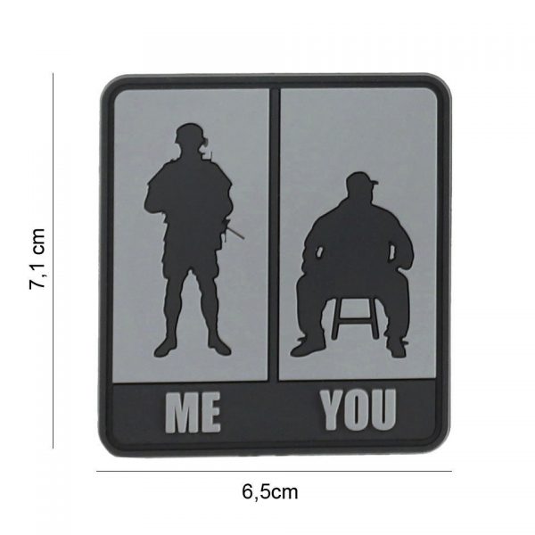 444130 7427 Embleem 3D PVC Me You grijs 8087 Embleem PVC met klittenband aan de achterzijde.