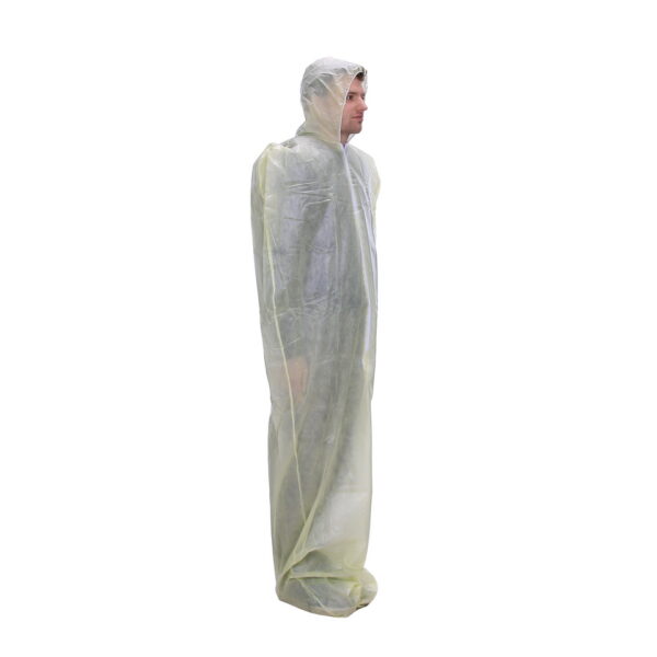 313236 BCB Thermal protective aid MF206D3 De <strong>BCB Thermal Protective Aid</strong> is speciaal ontworpen voor situaties waarin verlies van lichaamswarmte een bedreiging vormt. Dit compacte en lichtgewicht hulpmiddel biedt cruciale bescherming bij onderkoeling of kan worden gebruikt als extra noodhoes over een slaapzak. Voorzien van een <strong>capuchon</strong> en <strong>ritssluiting</strong>, biedt deze beschermhoes optimale isolatie. Met een opgevouwen formaat van <strong>20 x 30 cm</strong> en een gewicht van slechts <strong>270 g</strong>, is het gemakkelijk mee te nemen in nooduitrustingen. Gemaakt van <strong>PE-gecoat PP Non-woven</strong> materiaal, is het zowel duurzaam als effectief in extreme omstandigheden.