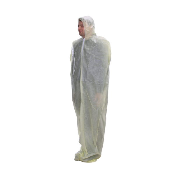 313236 BCB Thermal protective aid MF206D4 De <strong>BCB Thermal Protective Aid</strong> is speciaal ontworpen voor situaties waarin verlies van lichaamswarmte een bedreiging vormt. Dit compacte en lichtgewicht hulpmiddel biedt cruciale bescherming bij onderkoeling of kan worden gebruikt als extra noodhoes over een slaapzak. Voorzien van een <strong>capuchon</strong> en <strong>ritssluiting</strong>, biedt deze beschermhoes optimale isolatie. Met een opgevouwen formaat van <strong>20 x 30 cm</strong> en een gewicht van slechts <strong>270 g</strong>, is het gemakkelijk mee te nemen in nooduitrustingen. Gemaakt van <strong>PE-gecoat PP Non-woven</strong> materiaal, is het zowel duurzaam als effectief in extreme omstandigheden.