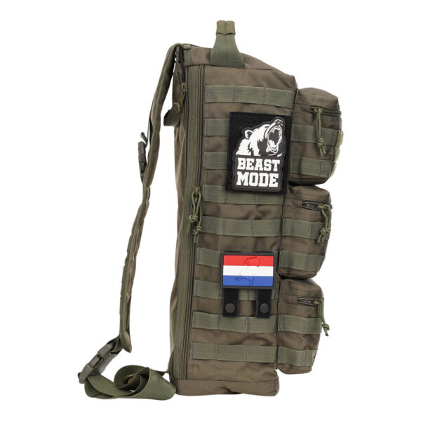 359997 MOLLE patch adapter hook loop medium7 De <strong>MOLLE Patch Adapter Hook + Loop Medium</strong> van <strong>101 INC</strong> is de perfecte oplossing voor het toevoegen van patches, emblemen of pouches aan je MOLLE-systeem, zelfs als je tas of tactical vest geen klittenbandpaneel heeft. Dit handige klittenbandpaneel is eenvoudig te monteren en maakt het mogelijk om je patches veilig en stevig te bevestigen. Of je nu je gear personaliseert of extra opbergruimte nodig hebt, deze adapter biedt de flexibiliteit om aan je behoeften te voldoen.
