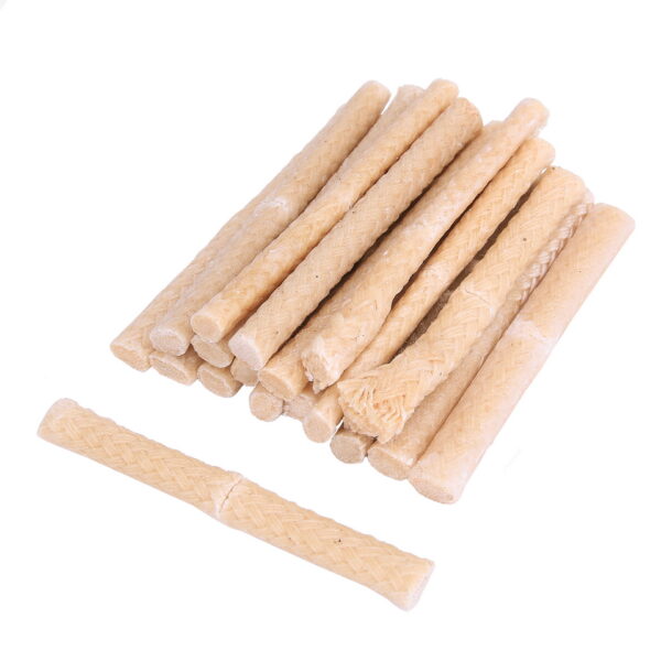 429756 Eco Fire Sticks 18pcs3 Ontdek de Eco Fire Sticks, jouw duurzame metgezel voor het moeiteloos aansteken van vuur, BBQ's en openhaarden. Deze hoogwaardige vuurstokjes zijn gemaakt van natuurlijk katoen en voedselkwaliteit paraffine-was, waardoor ze veilig en stabiel branden gedurende ongeveer 10 minuten. Flexibel in gebruik, kun je ze naar wens verdraaien voor het gewenste effect. Milieuvriendelijk en non-toxic, voldoen ze aan de hoogste normen van veiligheid en duurzaamheid. Maak vuur maken gemakkelijk, effectief en eco-vriendelijk met de Eco Fire Sticks.