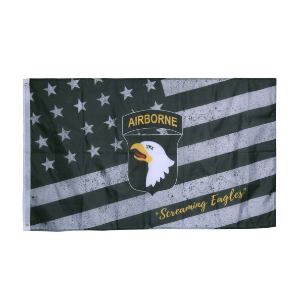 447303 Vlag 101st Airborne USA <big>Vlag 101st Airborne USA</big> <big>Gemaakt van 100% polyester</big> <big><strong>Afmeting; </strong>1 X 1,5 m</big> &nbsp;
