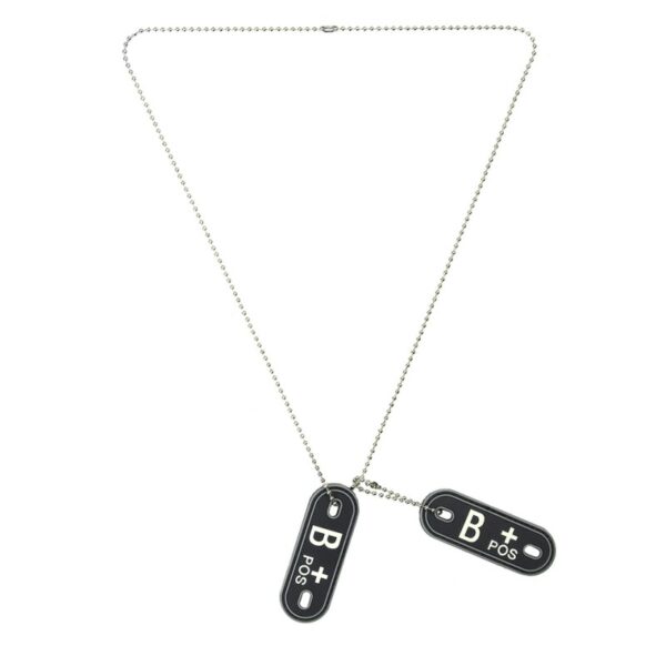 461263 Dog tag PVC Bloedgroep B positief <big>Deze bloedgroep dog tag set is handig om je bloedgroep te kunnen laten zien. Gemaakt van 100% PVC, bevestigd aan een metalen ketting. De achterzijde van de PVC dog tag is ook voorzien van klittenband, en is dus ook te gebruiken als patch. De letters zijn tevens glow in the dark en lichten op in het donker.</big> <big><strong>De set bestaat uit:</strong></big> <ul> <li><big>1 kleine ketting</big></li> <li><big>1 grote ketting</big></li> <li><big>2 rubberen bloedgroep tags</big></li> </ul> <big><strong>Afmetingen pvc-patch: </strong>7 x 2,5 cm <strong>Lengte ketting</strong>: 34 cm</big> <big><strong>Materiaal:</strong> 100% PVC</big>