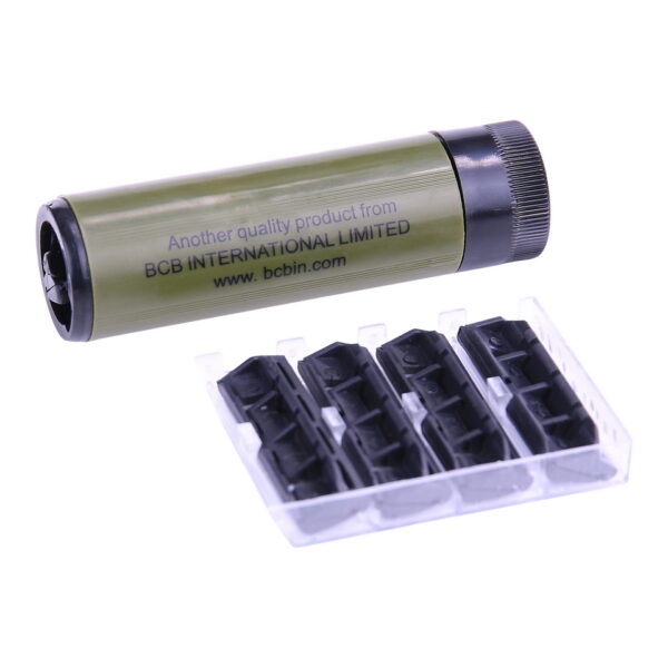 469461 BCB Twist razor CS6133 BCB Twist Razor CS613 - Robuust en Draagbaar De BCB Twist Razor CS613 is een uitstekende keuze voor wie op zoek is naar een stevig en draagbaar scheermes. Met zijn robuuste design en slimme functionaliteit is dit scheermes ideaal voor op vakantie of onderweg. Het handige ontwerp zorgt ervoor dat je met een simpele draai aan het handvat het scheermes tevoorschijn kunt halen. Geen gedoe meer met losse onderdelen of beschermkappen. Je kunt direct beginnen met scheren, waar je ook bent. De BCB Twist Razor CS613 wordt geleverd met vier repliceerbare mesjes, wat betekent dat je lang kunt genieten van een scherpe scheerbeurt. De dubbele bladen zorgen voor een glad resultaat. Met afmetingen van 8 cm x 2 cm (gevouwen) en 11 cm x 2 cm (geopend) is dit scheermes compact en gemakkelijk mee te nemen in je toilettas of bagage. Het duurzame en lichtgewicht ontwerp maakt het een betrouwbare metgezel voor al je reizen. Maak je vakantie-uitrusting compleet met de BCB Twist Razor CS613 - het perfecte scheermes voor onderweg. Bestel nu en ervaar het gemak en de kwaliteit van dit robuuste en draagbare scheermes! <big><strong>Functies</strong></big> <ul> <li><big>Vier repliceerbare mesjes inbegrepen.</big></li> <li><big>Dubbele bladen</big></li> <li><big>Duurzaam en lichtgewicht</big></li> </ul> <big><strong>Afmeting gevouwen:</strong> 8cm x 2cm (3 x 1”) <strong>Afmeting geopend:</strong> 11 x 2cm</big>