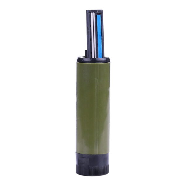 469461 BCB Twist razor CS6135 BCB Twist Razor CS613 - Robuust en Draagbaar De BCB Twist Razor CS613 is een uitstekende keuze voor wie op zoek is naar een stevig en draagbaar scheermes. Met zijn robuuste design en slimme functionaliteit is dit scheermes ideaal voor op vakantie of onderweg. Het handige ontwerp zorgt ervoor dat je met een simpele draai aan het handvat het scheermes tevoorschijn kunt halen. Geen gedoe meer met losse onderdelen of beschermkappen. Je kunt direct beginnen met scheren, waar je ook bent. De BCB Twist Razor CS613 wordt geleverd met vier repliceerbare mesjes, wat betekent dat je lang kunt genieten van een scherpe scheerbeurt. De dubbele bladen zorgen voor een glad resultaat. Met afmetingen van 8 cm x 2 cm (gevouwen) en 11 cm x 2 cm (geopend) is dit scheermes compact en gemakkelijk mee te nemen in je toilettas of bagage. Het duurzame en lichtgewicht ontwerp maakt het een betrouwbare metgezel voor al je reizen. Maak je vakantie-uitrusting compleet met de BCB Twist Razor CS613 - het perfecte scheermes voor onderweg. Bestel nu en ervaar het gemak en de kwaliteit van dit robuuste en draagbare scheermes! <big><strong>Functies</strong></big> <ul> <li><big>Vier repliceerbare mesjes inbegrepen.</big></li> <li><big>Dubbele bladen</big></li> <li><big>Duurzaam en lichtgewicht</big></li> </ul> <big><strong>Afmeting gevouwen:</strong> 8cm x 2cm (3 x 1”) <strong>Afmeting geopend:</strong> 11 x 2cm</big>