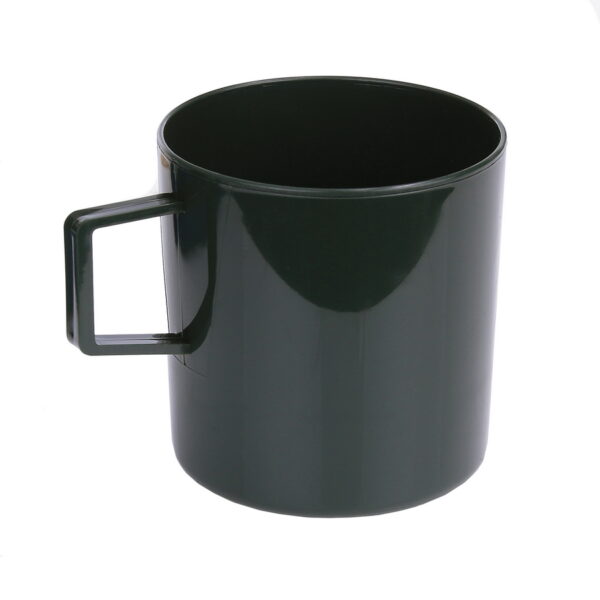 311056 BCB Plastic mok CN245 <big>De groene plastic mok is al generaties lang standaard voor het leger en niet weg te denken in de outdoor wereld.</big> <big><strong>Kenmerken:</strong></big> <ul> <li><big>Lichtgewicht</big></li> <li><big>Duurzaam en robuust</big></li> <li><big>Gemakkelijk te verwijderen productlabel</big></li> <li><big>430 ml capaciteit</big></li> </ul>