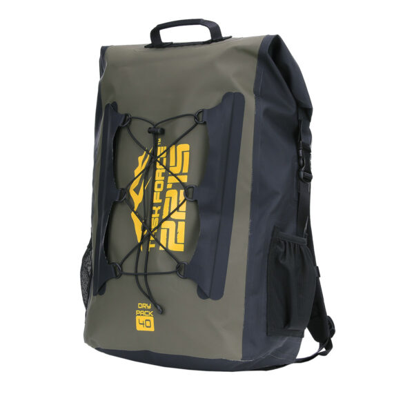351742 TF 2215 Wolf River Drybag 40L <big>De TF-2215 Wolf River drybag Groen is een stevige waterdichte rugzak speciaal ontworpen voor uitdagende outdoor activiteiten waarbij water een rol speelt. De tas heeft een ruime inhoud van 40 liter en draagt comfortabel dankzij de gepolsterde rugpadding, ergonomische schouderriemen en heup/borstriem.</big> Perfect voor outdoor activiteiten als kayakken, raften, wintersport, bushcraft of trekking. De inhoud van de tas blijft droog dankzij het waterdichte pvc-materiaal met gesealde naden en het functionele sluitsysteem. <strong>Eigenschappen:</strong> <ul> <li><big>Elastiek koorden aan de voorzijde om accessoires onder te bevestigen</big></li> <li><big>Voorzien van kwalitatieve ITW gespen met nylon webbing</big></li> <li><big>Mesh opbervak aan beide zijden van de tas. (Voor bijv. Drinkfles)</big></li> <li><big>Verstevigd handvat</big></li> <li><big>Gepolsterde rugpadding</big></li> <li><big>Ergonomische schouderriemen</big></li> <li><big>Sternum strap met noodfluitje en reflecterend logo</big></li> <li><big>Verstelbare heupriem</big></li> <li><big>Functioneel sluitsysteem om de tas waterdicht te maken</big></li> </ul> <big><strong>Afmetingen:</strong> 52 x 33 x 23cm (gesloten rugzak) <strong>Inhoud:</strong> 40 liter</big> <strong>Waterdichtheid:</strong> Bestand tegen spatwater en kortstondig onderdompelen. Geschikt voor outdoor activiteiten als Motorrijden, Kajakken, Raften, Varen, Wandelen, Kamperen, Vissen, Wintersport, Kanoën etc. <strong>Sluitsysteem:</strong> Om een goede waterdichtheid te verzekeren: Sluit de opening van de tas en rol deze 2 tot 3 keer om, bevestig hierna de buckle sluiting. <strong><em>Let op! Het is niet de bedoeling dat de tas met opzet onderwater wordt gehouden. Niet geschikt om mee te duiken etc.</em></strong> <table class="table table-striped"> <tbody> <tr> <td>Materiaal</td> <td>100% PVC / 100% nylon webbing</td> </tr> </tbody> </table> https://youtu.be/S2xPhELOmUs